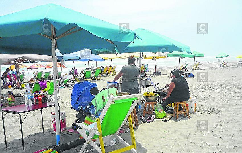Veraneantes piden mejorar servicios y limpieza pública en playas de La Punta en Camaná