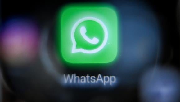Los nuevos términos y condiciones que impondrá WhatsApp indican que la aplicación empezará a restringir las cuentas de aquellos menores de edad. (foto: Kirill KUDRYAVTSEV / AFP)
