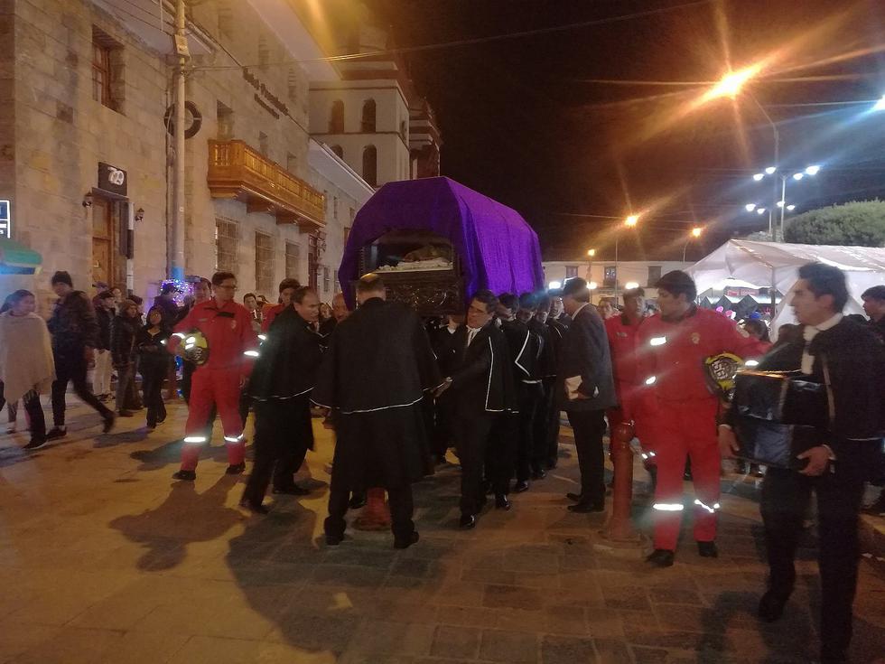 ​Gran fervor en procesión a Virgen Dolorosa y Señor de Santo Sepulcro