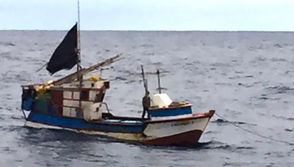 Arica: Capturan a tres pescadores peruanos con explosivos en su embarcación