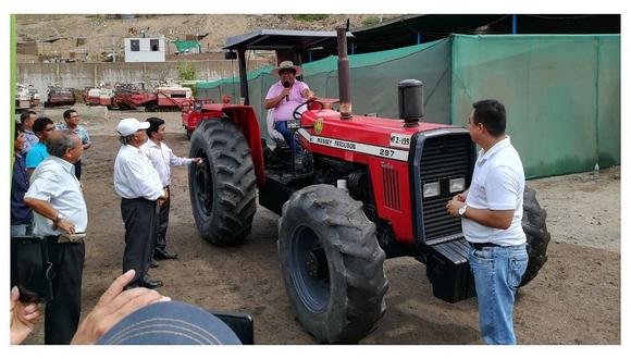Entregan tractor a agricultores del Valle Jequetepeque