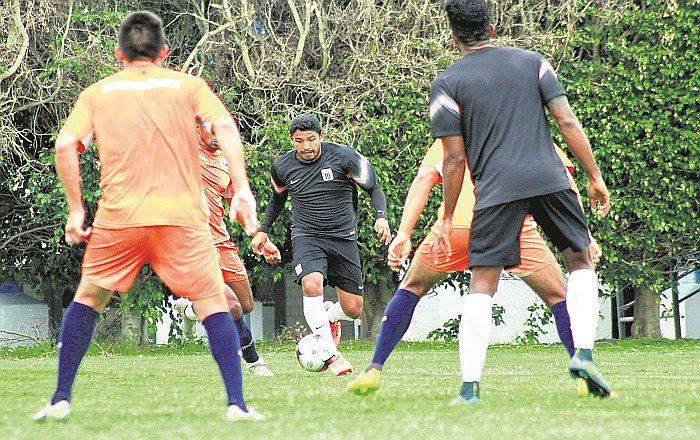 Roberto Mosquera defiende a Johnnier Montaño y a Reimond Manco