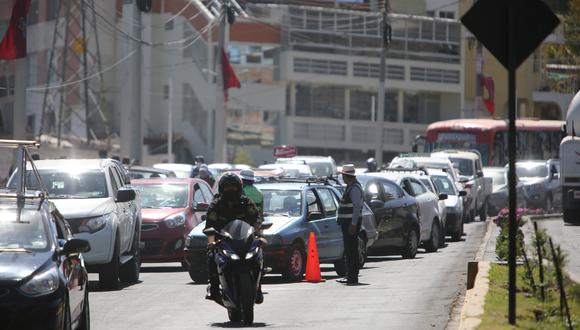 Congestión vehicular se agudiza en Arequipa con protestas y autos estacionados en zonas rígidas