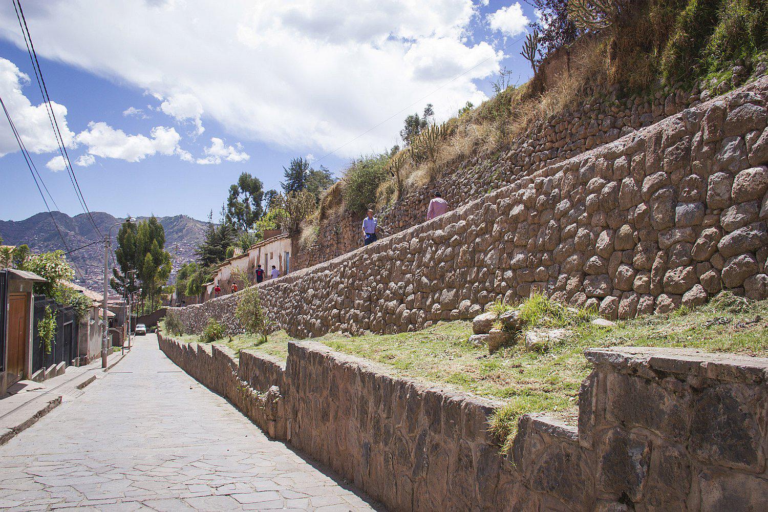 Limpian tramo de Camino Inca que unía Cusco con el Collasuyo