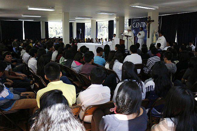 ​Jóvenes en retiro bajo convocatoria del Arzobispado