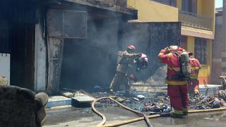 Tacna: Voraz incendio arrasa vivienda en la zona comercial