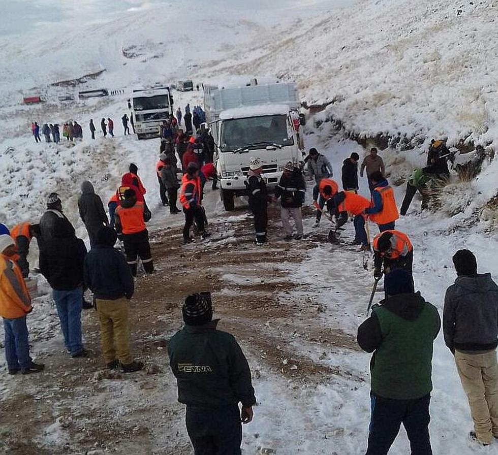 Más de 50 vehículos quedaron varados por nevada en Orcopampa (FOTOS y VIDEO)