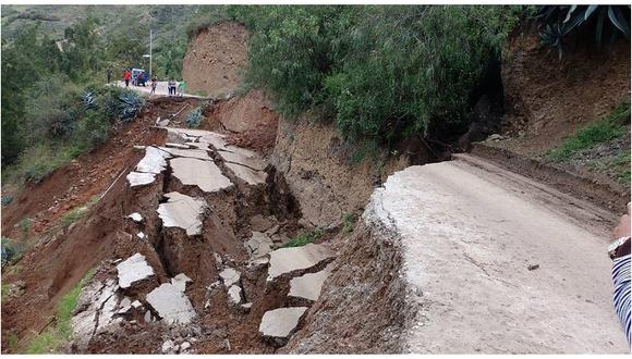 Las fuertes lluvias destruyen tramo de vía en provincia de Sihuas