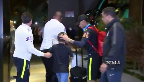 Neymar y su tierno gesto con un niño colombiano que remece la redes (VIDEO)