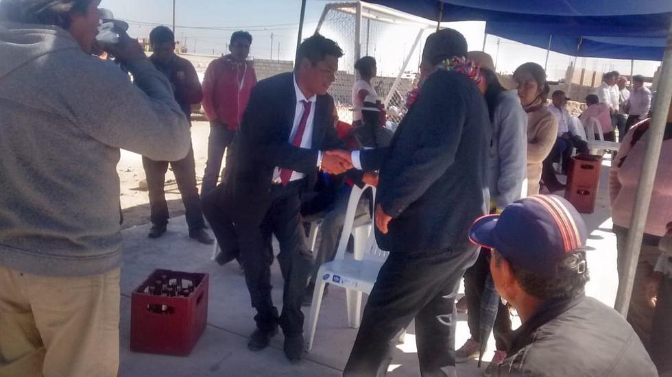 Aparecen fotos de dirigente y regidor Wilfredo Flores juntos