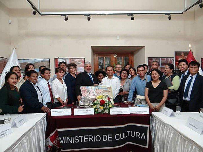 Certificarán a trabajadores que brindan servicios públicos en quechua