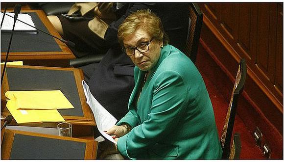 Oficialismo pide renuncia de ministra de la Mujer por vínculos con Toledo