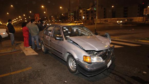 Policía ebrio provoca accidente en San Martín de Porres
