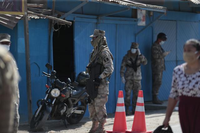 Personal militar se encuentra en resguardando la zona. (Foto: Hugo Perez/GEC)