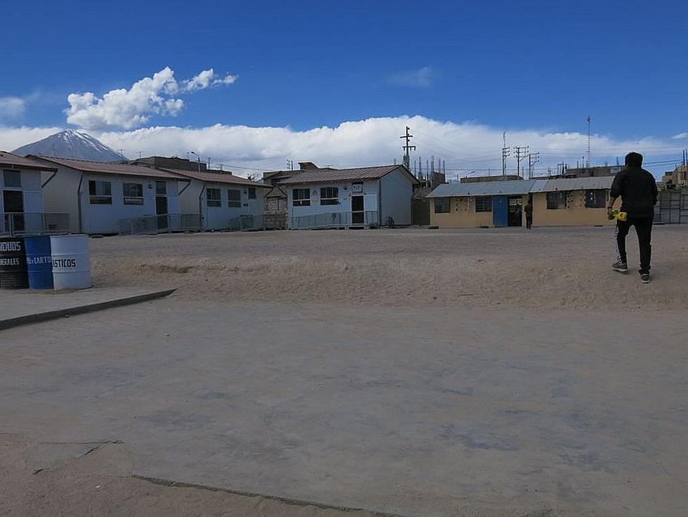 Estudian en medio de la tierra y el olvido en Cerro Colorado