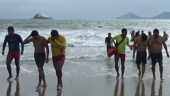 Rescatan a siete personas de morir ahogadas en playas de Áncash