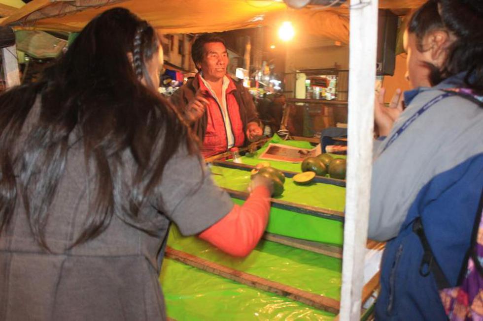 Comida criolla inunda las noches del mercado Modelo (FOTOS)