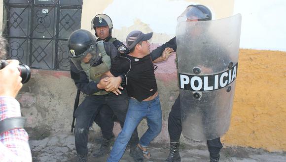 Chiclayo: Continúan enfrentamientos entre pobladores de Tumán y la Policía