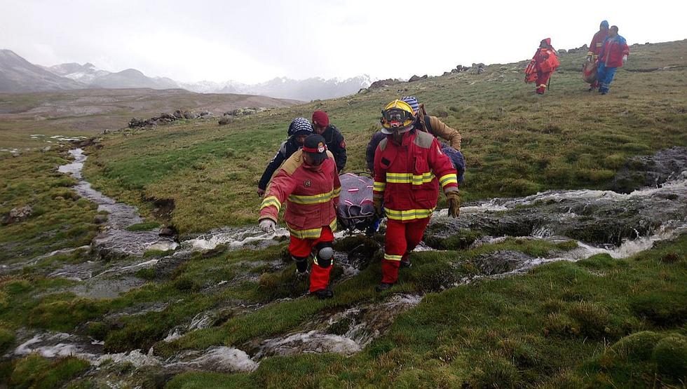 ​Sacan dos cadáveres más de laguna, que se convirtió en tumba de familia