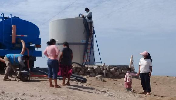 Camión cisterna lleva agua a vecinos de Cayma. Foto: Cortesía