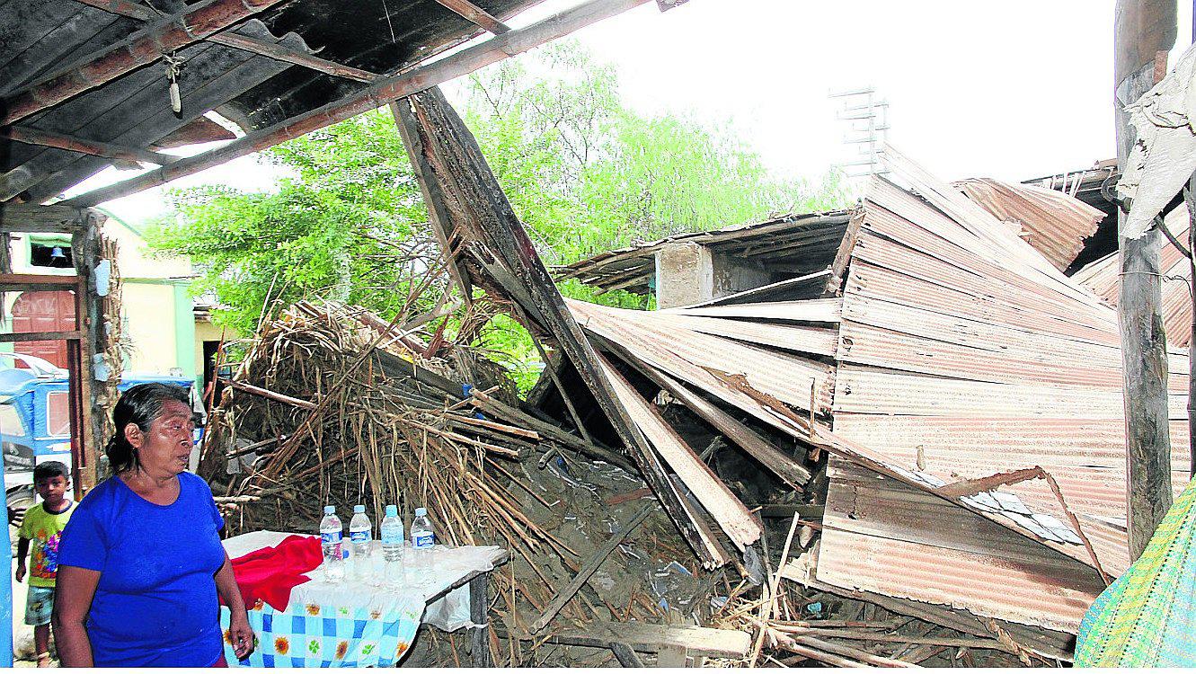 Piura: Sobreviven en medio de las lagunas de agua de río, de lluvia y desagües