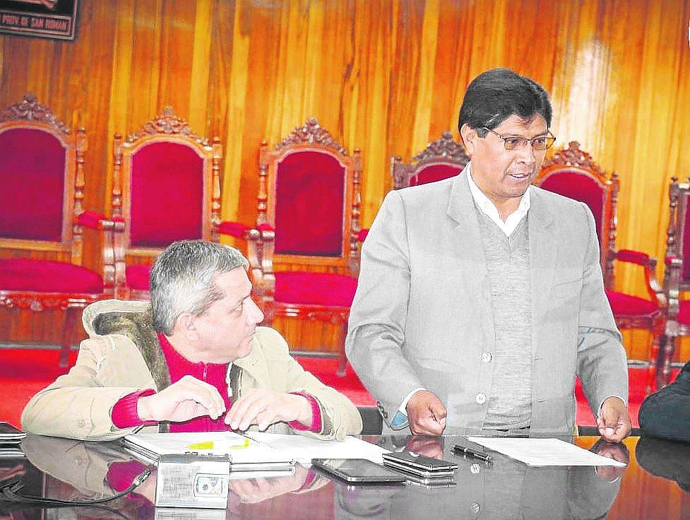 Alcalde de Juliaca anuncia cambios en dos gerencias municipales 