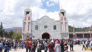 Cientos de fieles acuden a Sapallanga en busca de la bendición de la Virgen del Cocharcas