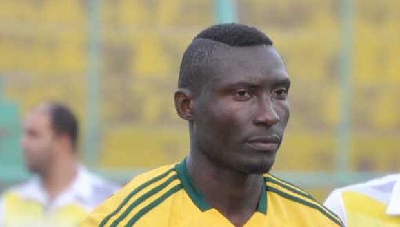 Futbolista camerunés muere por proyectil lanzado desde las gradas