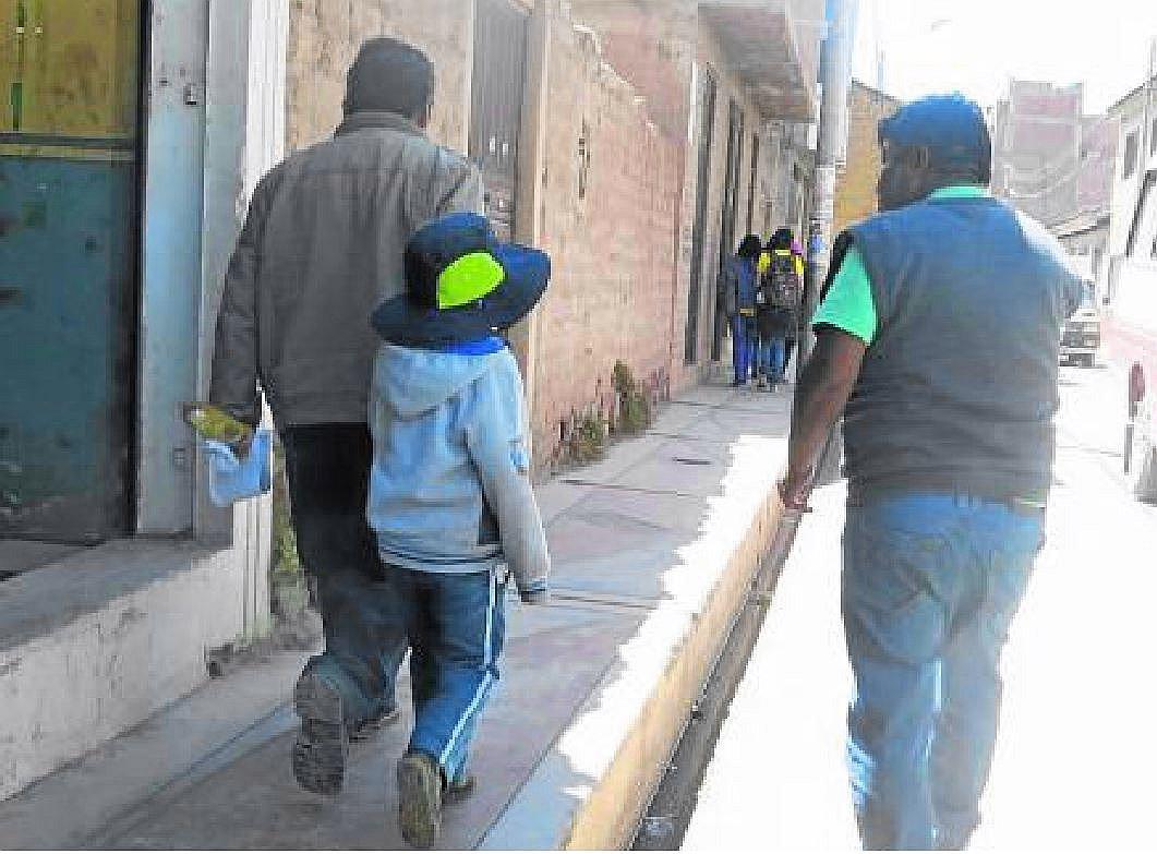 Juliaca: ​acusan a papá de quemar las manos de su hijo porque tomó diez soles 