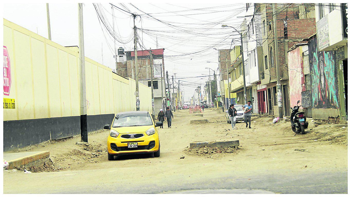 Más de mil personas en riesgo por obra detenida 