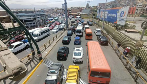 Conductores se quejan porque los trabajos se realizan en los últimos días de la gestión del alcalde Walter Aguilar y ante la cercanía de la temporada de lluvia. (Foto: GEC)