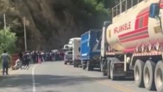 Paro de transportistas de carga: manifestantes bloquean vía Interoceánica en Apurímac y entrada a la ciudad de Juliaca 