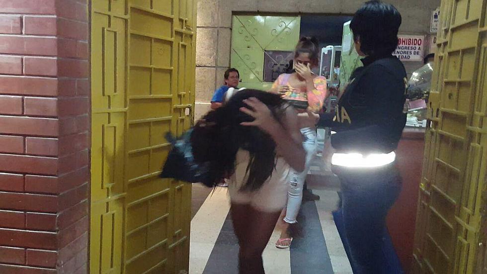 Policía interviene a 17 extranjeras en local nocturno (FOTOS Y VIDEO) 