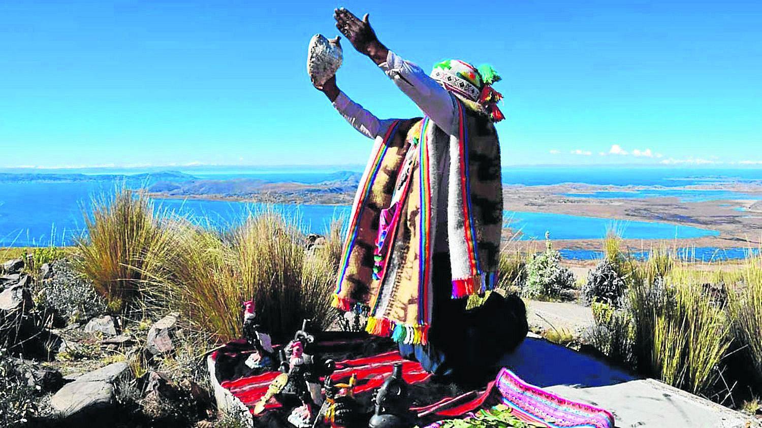 Puneños le dan gracias a la Pachamama y buscan la fortuna
