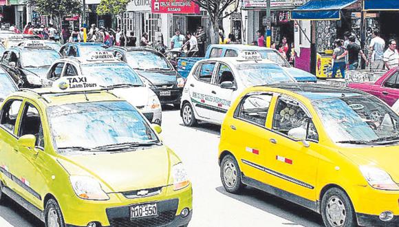 Dirigente de taxistas formales asegura que al mes, los delincuentes roban 20 autos a más, luego exigen cupos de dinero a propietarios.