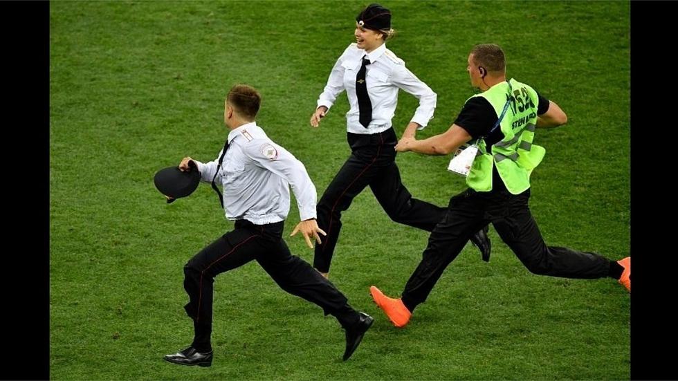 Mundial Rusia 2018: Pussy Riot se atribuye invasión de cancha en partido final (FOTOS)