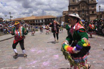 Cusco despidió carnavales con el corso de remate
