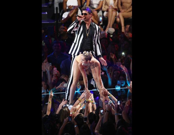 Robin Thicke arrepentido por cantar con Miley Cyrus