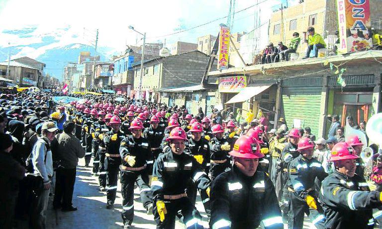 Mineros celebran aniversario del C.P La Rinconada 