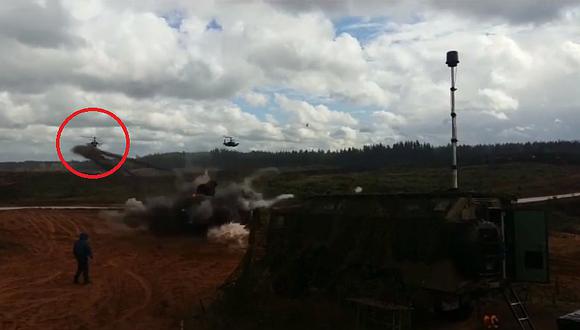YouTube: el terrible momento en que un helicóptero ruso dispara al público por accidente (VIDEO)