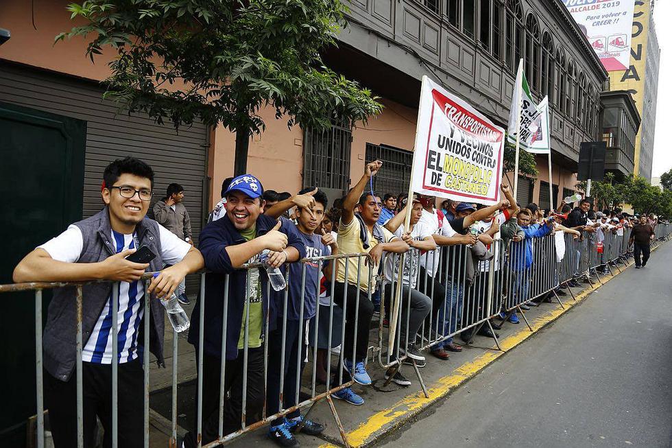 ​Vecinos y transportistas marchan hasta Plaza San Martín en contra del Corredor Morado (GALERÍA Y VÍDEO)