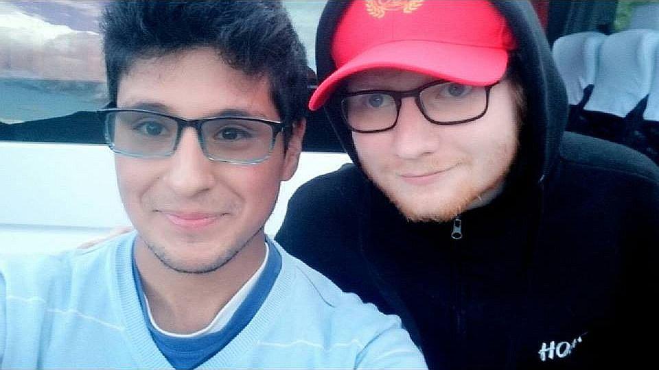 Ed Sheeran pasea en Cusco y se toma fotos con fanáticos 