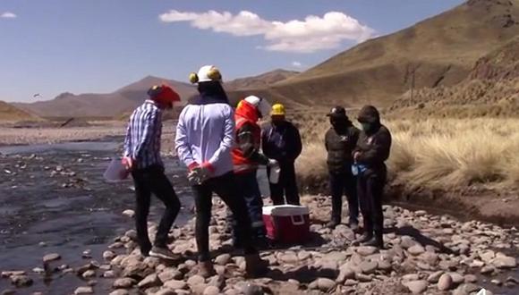 Cabanillas: Toman muestras de agua en sector Huanuyo para ser analizadas 