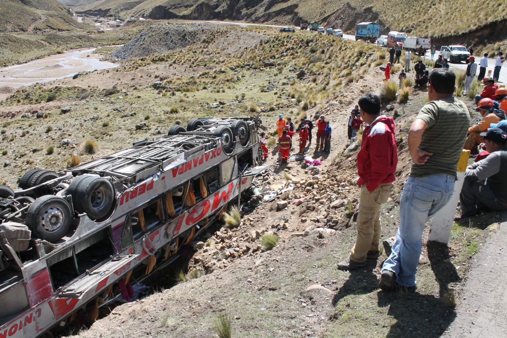 6 muertos y 37 heridos