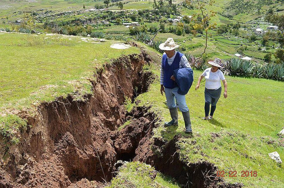 Cusco: tierra se abre en poblado y habitantes claman por ayuda (VIDEO)