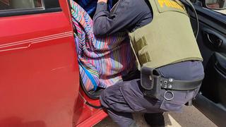 Policías ayudan a adolescente a dar a luz  a niño dentro de un auto en Huancavelica