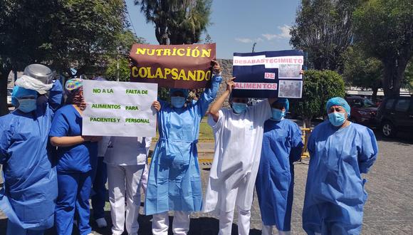 El personal de Nutrición del hospital Carlos Alberto Seguín Escobedo protestó por falta de insumos| Foto: Difusión
