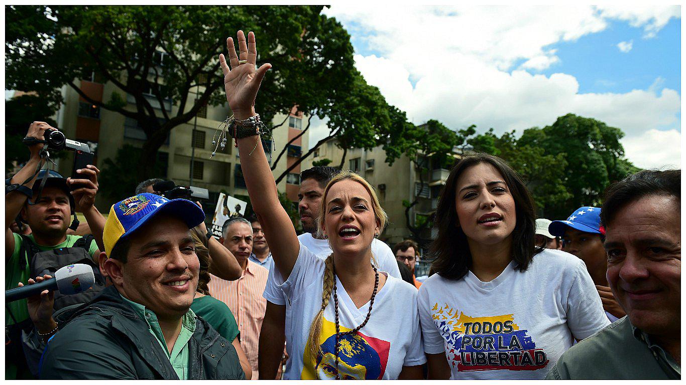 Venezuela: Lilian Tintori pide a la oposición abandonar diálogo e ir a las calles (VIDEO)
