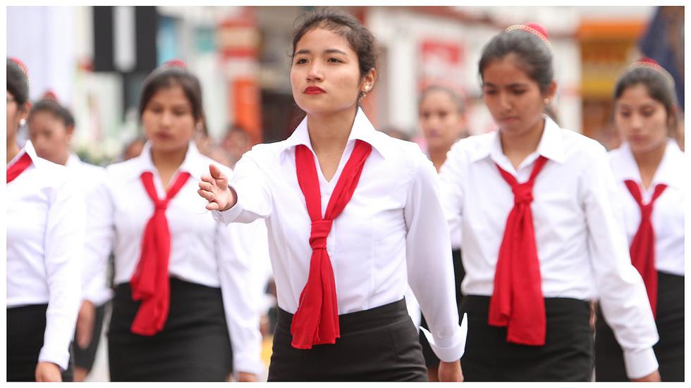​Alegorías, danzas y desfile por aniversario de universidad (FOTOS)