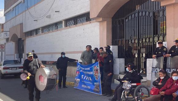 Serenos en huelga indefinida desde el lunes y no son atendidos| Foto: Soledad Morales